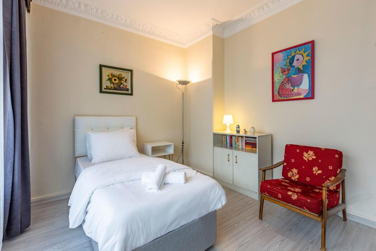 Charming Apartment Surrounded By Vibrant Attractions In Kadikoy Istanbul Exterior foto
